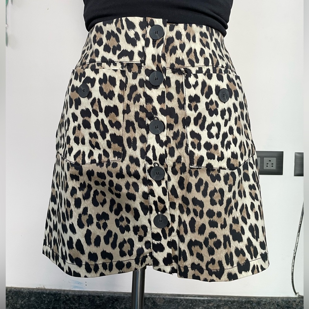 Mango Animal print skirt, Size 28, M, Brand New with tags.Button closure, 2 pkts